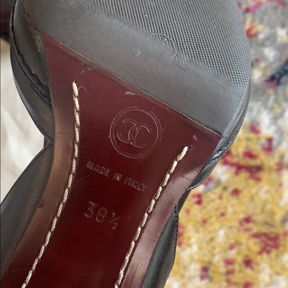 CHANEL Bow Logo Leather Heels Size 38.5 - Picture 9 of 10
